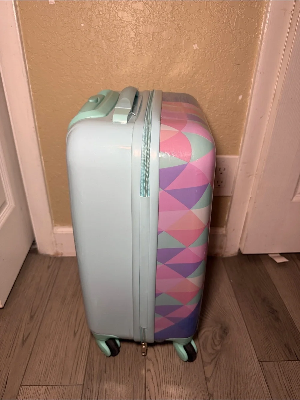 Disney Frozen Elsa Carry On Luggage Hardcover 18